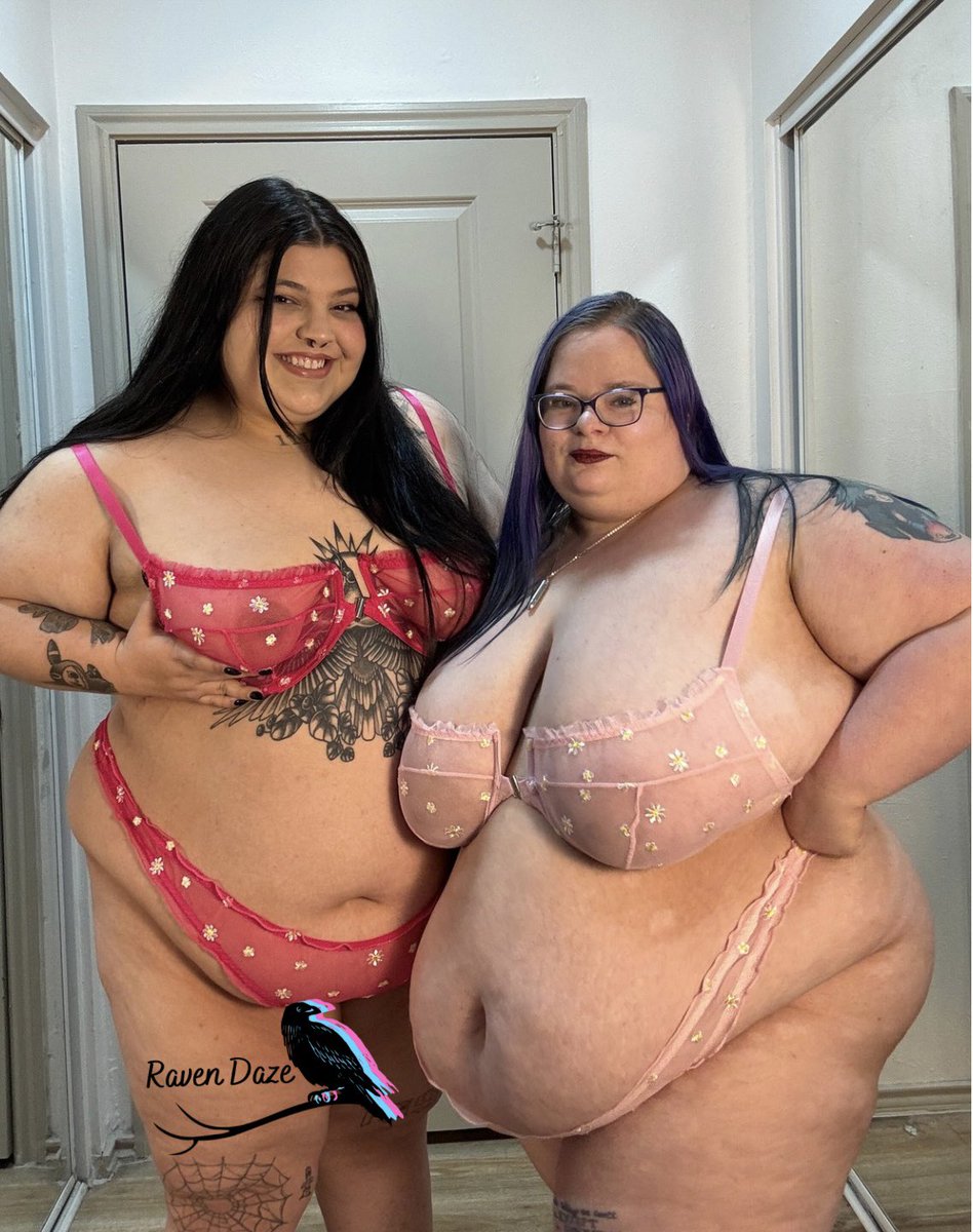 RavenDazeOF's tweet photo. Can you handle two horny BBWs? Feat: @gothvenus111 https://t.co/LNHbLiRa6G