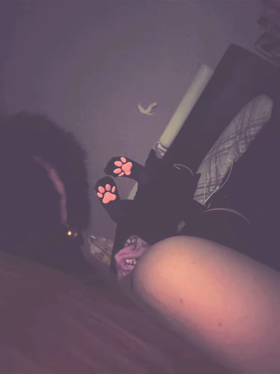 aelviree's tweet photo. someone play roblox with me and spoil me ^^

#egirl #roblox https://t.co/QOugEbjjGy