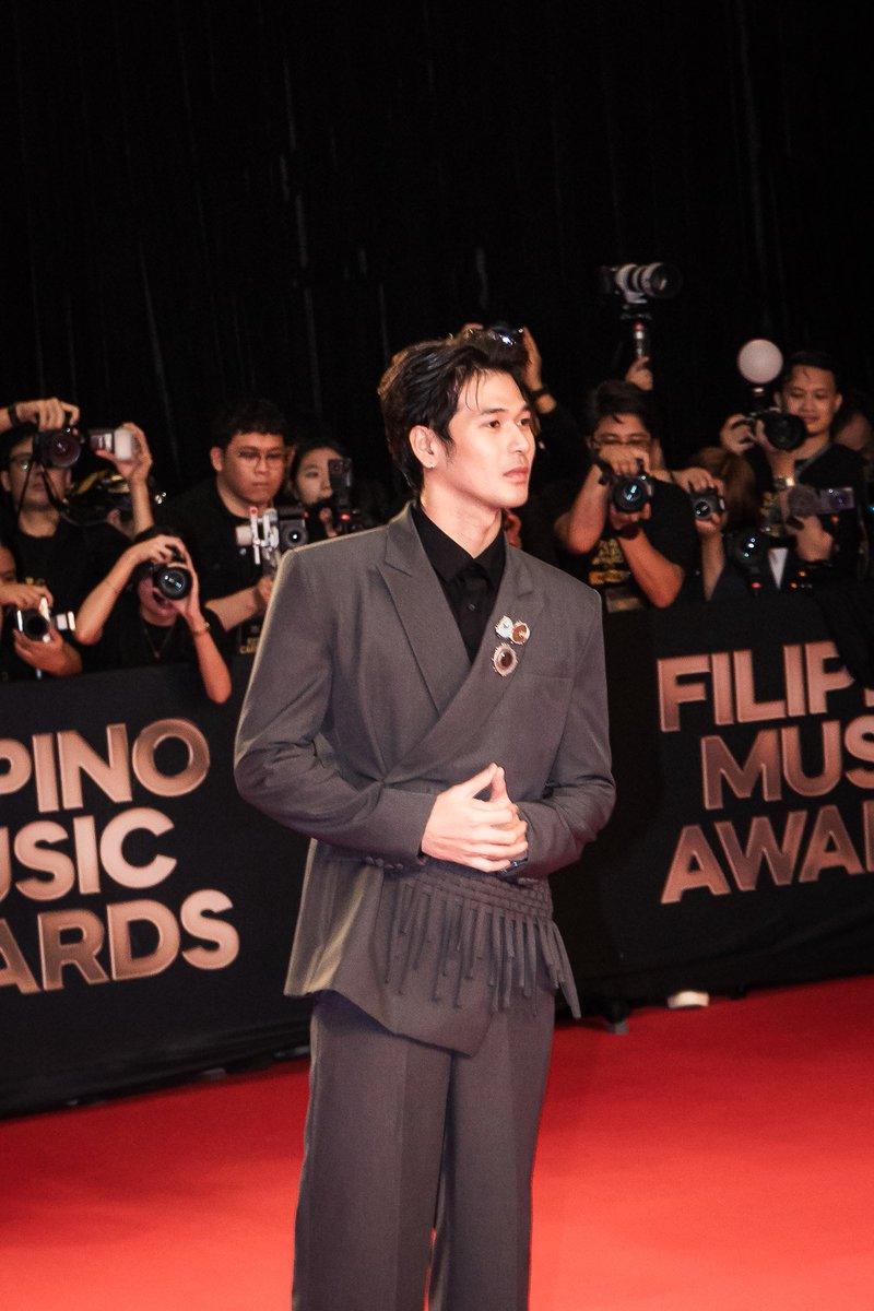 viva_records's tweet photo. LOOK: Wilbert Ross (@itswilbertross) bringing effortless charms to the red carpet of Filipino Music Awards! 🦋

#FilipinoMusicAwards #FMAs https://t.co/LEmZrq8lnk