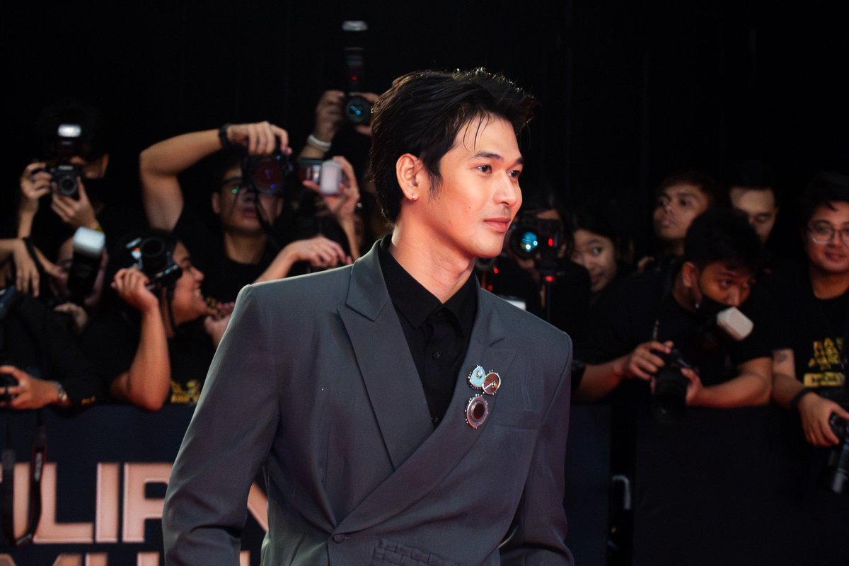 viva_records's tweet photo. LOOK: Wilbert Ross (@itswilbertross) bringing effortless charms to the red carpet of Filipino Music Awards! 🦋

#FilipinoMusicAwards #FMAs https://t.co/LEmZrq8lnk