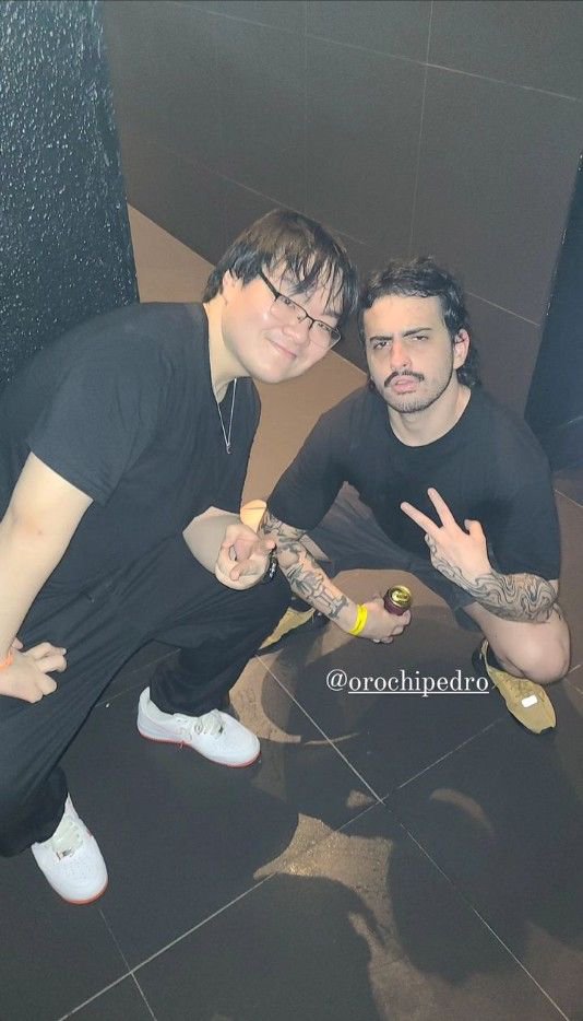 notfakeyoshi's tweet photo. tiba e orochinho do nada https://t.co/EhO3rUPPL1