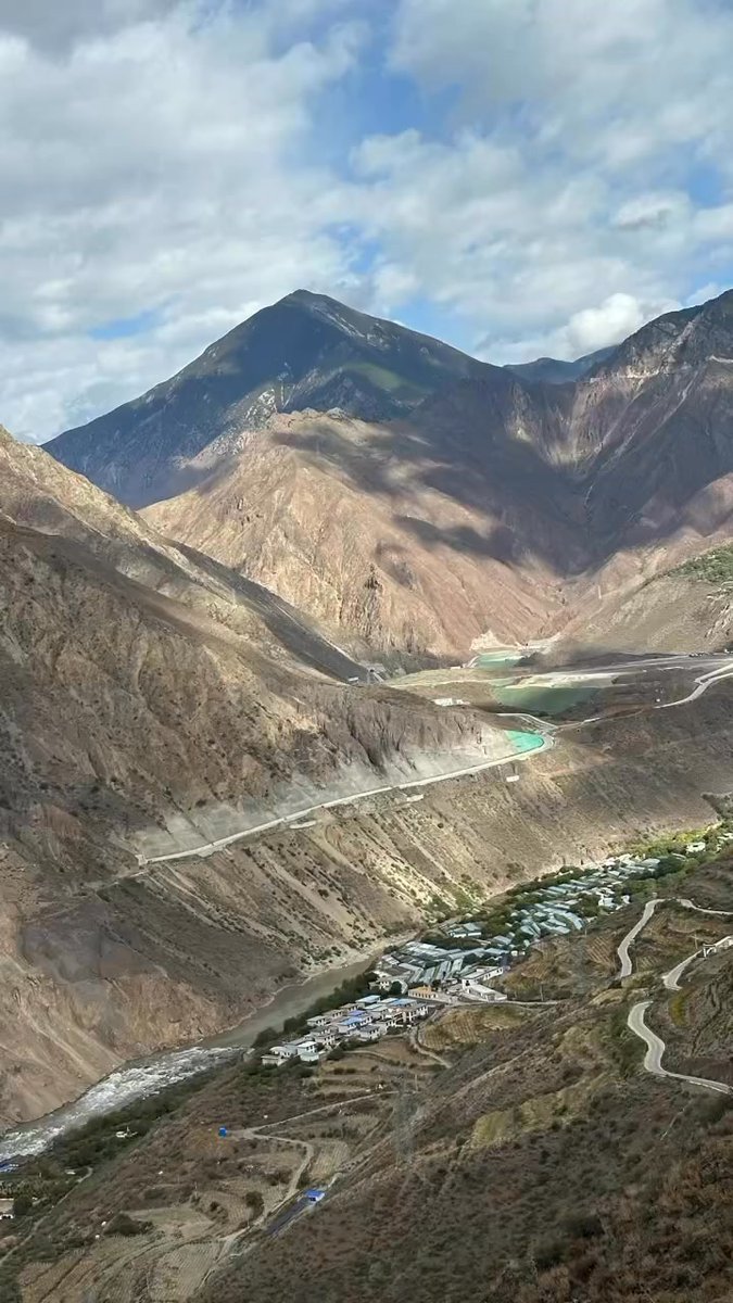 Gweedo01's tweet photo. G214 Yanjing – Markam, Tibet https://t.co/XXIoKmZCLt