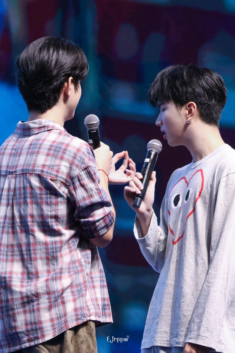 Fjrppw's tweet photo. ช่วยด้วยค่าาา มีคนจีบกันในเวลางานค่าาา🤭🤭🤭

TALAY GOONG LOVEABLE FS

#GMMTVFANIVAL2026HappyFamilyxSK
#WEIRDO101SeriesLive
#sea_ta_lay #keenkeno #seakeen https://t.co/bojby7VFzc