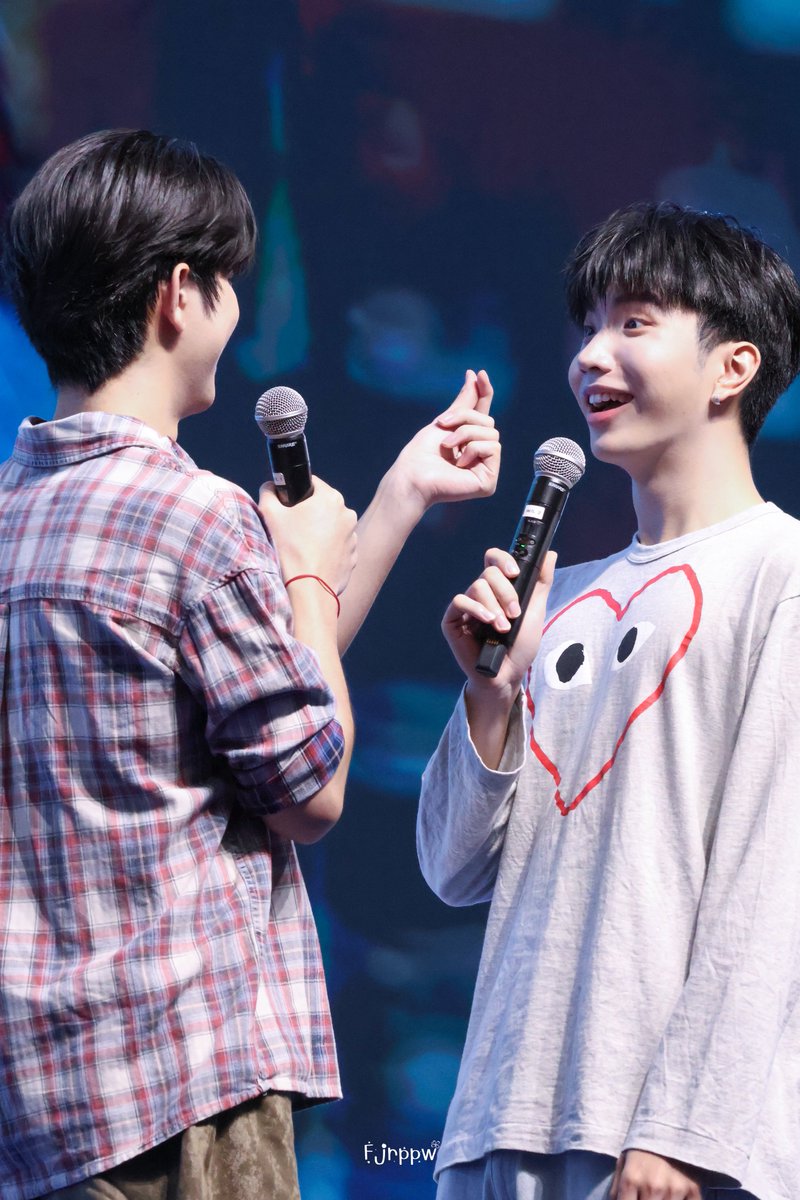 Fjrppw's tweet photo. ช่วยด้วยค่าาา มีคนจีบกันในเวลางานค่าาา🤭🤭🤭

TALAY GOONG LOVEABLE FS

#GMMTVFANIVAL2026HappyFamilyxSK
#WEIRDO101SeriesLive
#sea_ta_lay #keenkeno #seakeen https://t.co/bojby7VFzc