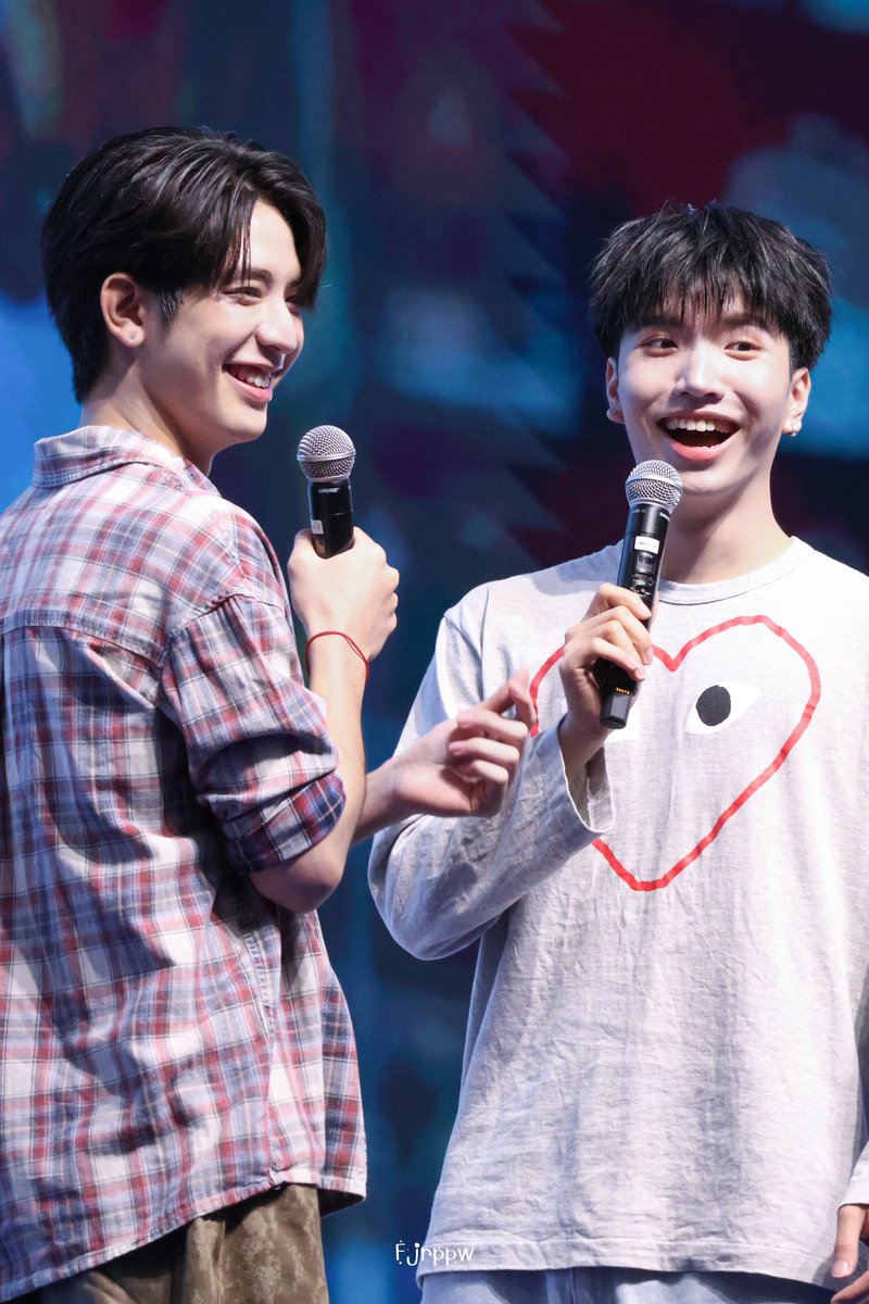 Fjrppw's tweet photo. ช่วยด้วยค่าาา มีคนจีบกันในเวลางานค่าาา🤭🤭🤭

TALAY GOONG LOVEABLE FS

#GMMTVFANIVAL2026HappyFamilyxSK
#WEIRDO101SeriesLive
#sea_ta_lay #keenkeno #seakeen https://t.co/bojby7VFzc
