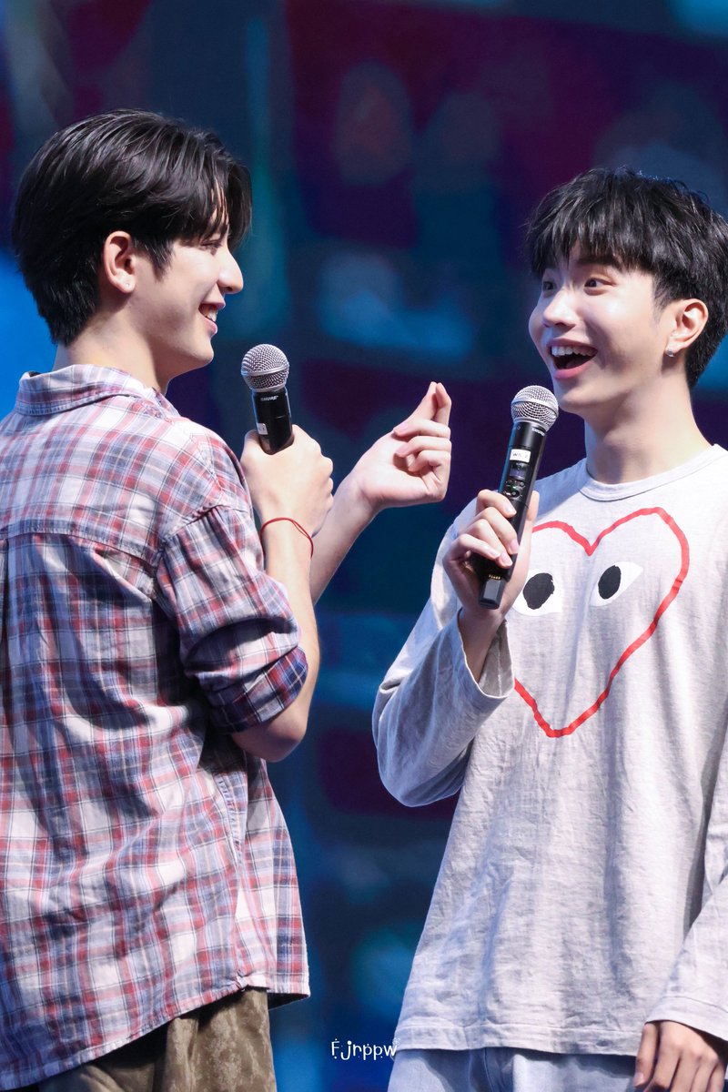 Fjrppw's tweet photo. ช่วยด้วยค่าาา มีคนจีบกันในเวลางานค่าาา🤭🤭🤭

TALAY GOONG LOVEABLE FS

#GMMTVFANIVAL2026HappyFamilyxSK
#WEIRDO101SeriesLive
#sea_ta_lay #keenkeno #seakeen https://t.co/bojby7VFzc