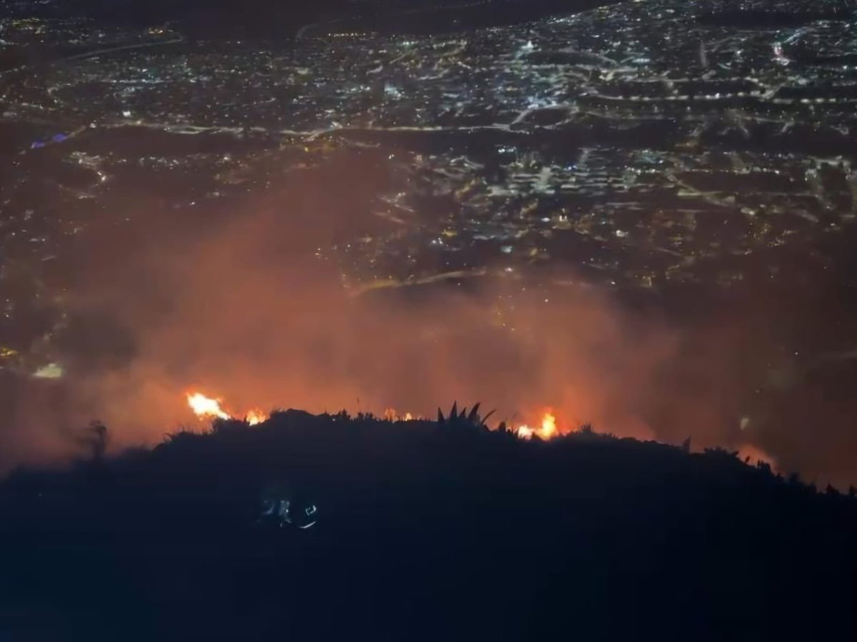CarlosAndresMN's tweet photo. Tristeza en #Ambato

Fuerte incendio forestal reportado hoy desde las 11:20, en el caserío Apagua, parroquia Ambatillo.ñ

Según el ECU 911 se estima una afectación de 7 hectáreas, hasta el momento🔥

🚒Van más de 10 horas trabajando los bomberos y no logran sofocar las llamas 💔 https://t.co/UaRuLkJty1