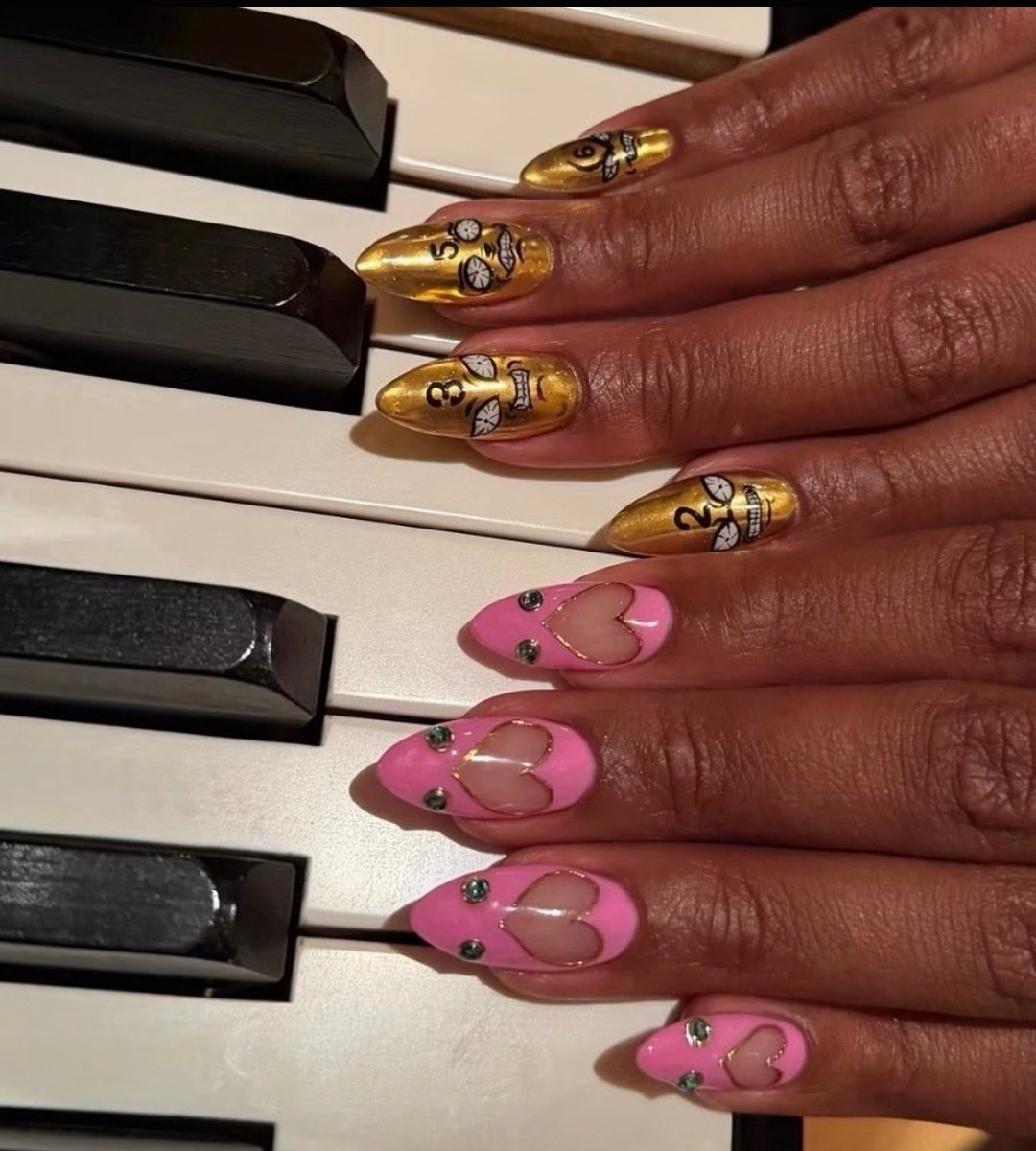 gelato_enjoyer's tweet photo. MEGAN GOT GIOMIS NAILS??? https://t.co/4Cl4VBA7d8