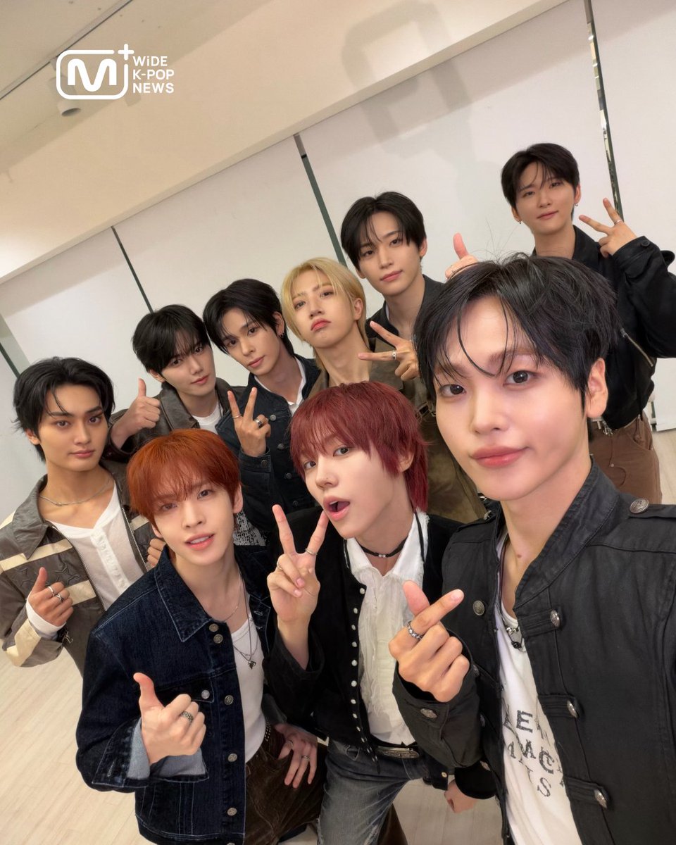 mnetplus's tweet photo. [WiDE K-POP NEWS📰] 사랑하는 마음이 숨긴다고 숨겨지는 것도 아니고...🤭

크래비티 컴백 기다린 만큼
소리 질러 LOUDER~!📢

퍼포먼스의 제왕 퍼포먼스의 군림자
퍼포먼스의 신🐎🪽
크래비티 영상만 20200414번 보는 중

15초 타임어택 인터뷰도 놓칠 수 없지 •̤᷆ ₃ •̤᷇ ฅ
ㄴ오직 Mnet Plus 앱에서 풀버전 바로 시청

🔗https://t.co/kfQMC5do7Z

=

[WiDE K-POP NEWS📰] You can’t hide it when you’re in love...🤭

We’ve waited long enough for CRAVITY’s comeback,
so scream LOUDER~!📢

Kings of performance, rulers of performance,
gods on stage🐎🪽
Currently watching CRAVITY’s videos for the 20200414th time

Can’t miss out on
the 15-sec Time Attack Interview •̤᷆ ₃ •̤᷇ ฅ
ㄴFull version only on Mnet Plus app

🔗https://t.co/kfQMC5do7Z

#CRAVITY #크래비티 @CRAVITYstarship 
#VotePlayLove #All_of_KPOP #엠넷플러스
#WiDEKPOPNEWS #와이드케이팝뉴스 #MnetPlus_ORIGINAL