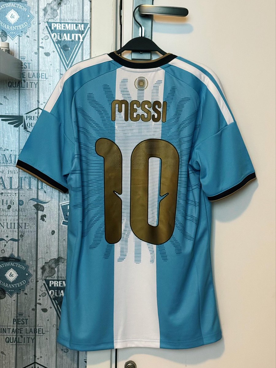 kitgg5_com's tweet photo. Goodbye, Messi; goodbye, my youth. https://t.co/1HTYzwIrTu