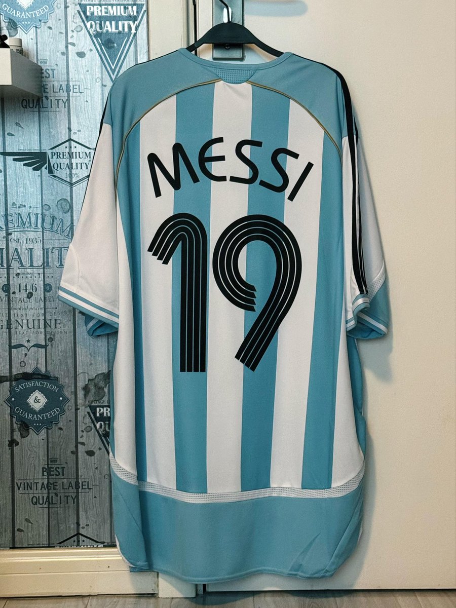 kitgg5_com's tweet photo. Goodbye, Messi; goodbye, my youth. https://t.co/1HTYzwIrTu