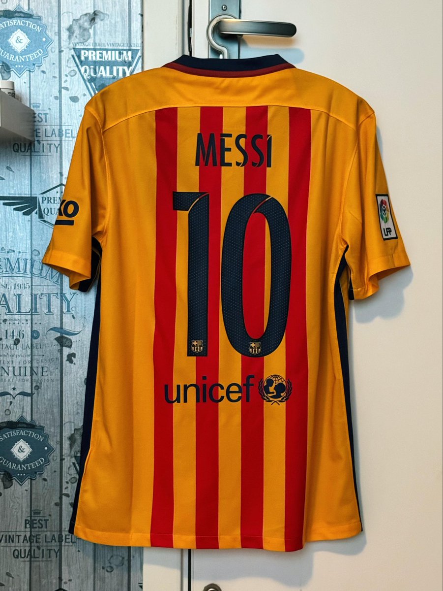 kitgg5_com's tweet photo. Goodbye, Messi; goodbye, my youth. https://t.co/1HTYzwIrTu