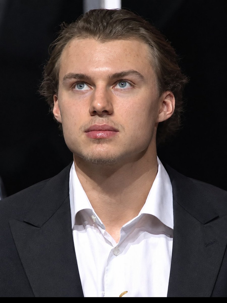 l3mm3ponderthis's tweet photo. Captain Connor Bedard so beautiful 🤧
#blackhawks https://t.co/25NVQrjcrs