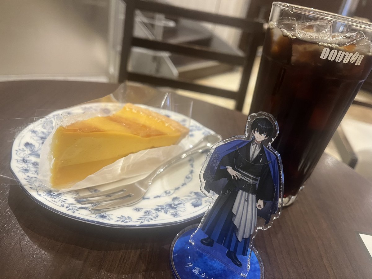ktrnfknk's tweet photo. 今日は開放デーなのでアクスタかるとくんとおでかけ🍂
今日だけ！かぼちゃタルト🧁
かるとくんのハロウィン月間だからと甘える理由にさせていただく🎃

今夜のYouTube 楽しみすぎて待ち遠しい❤️‍🔥

【🌟企画】頭文字を5分間話せない枠 #shorts #vtuber https://t.co/gcvdJdyefq @YouTubeより https://t.co/W6PIWLgfD8