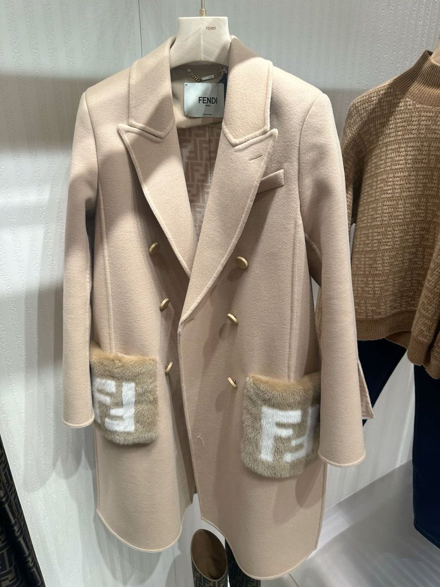 DubaiStyleChic's tweet photo. Luxury meets comfort ๐คโจ(dm for more info)
Soft faux-fur panels, elegant neutral tones, and a timeless silhouette. Perfect for effortless winter style.
#LuxuryFashion #WinterStyle #FauxFur #Knitwear #WomensFashion #ElegantStyle #Fashionista https://t.co/KVnedld37W