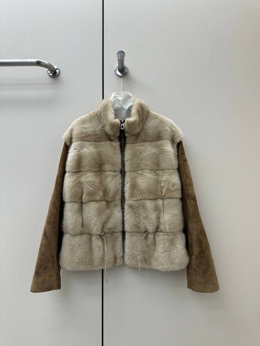 DubaiStyleChic's tweet photo. Luxury meets comfort ๐คโจ(dm for more info)
Soft faux-fur panels, elegant neutral tones, and a timeless silhouette. Perfect for effortless winter style.
#LuxuryFashion #WinterStyle #FauxFur #Knitwear #WomensFashion #ElegantStyle #Fashionista https://t.co/KVnedld37W