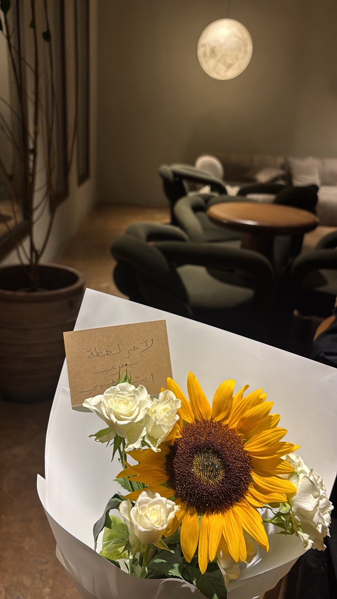 thisjoony's tweet photo. لاخر لحظة من عُمري اقولك
          انت محبوبي

و حُبك في دمي يجري 
و طيفك نور في دروبي

احبك يا رشيق القد احبك والدموع 
على الخد  احبك مهما كان الرد #oct https://t.co/xXBmn8BbeE