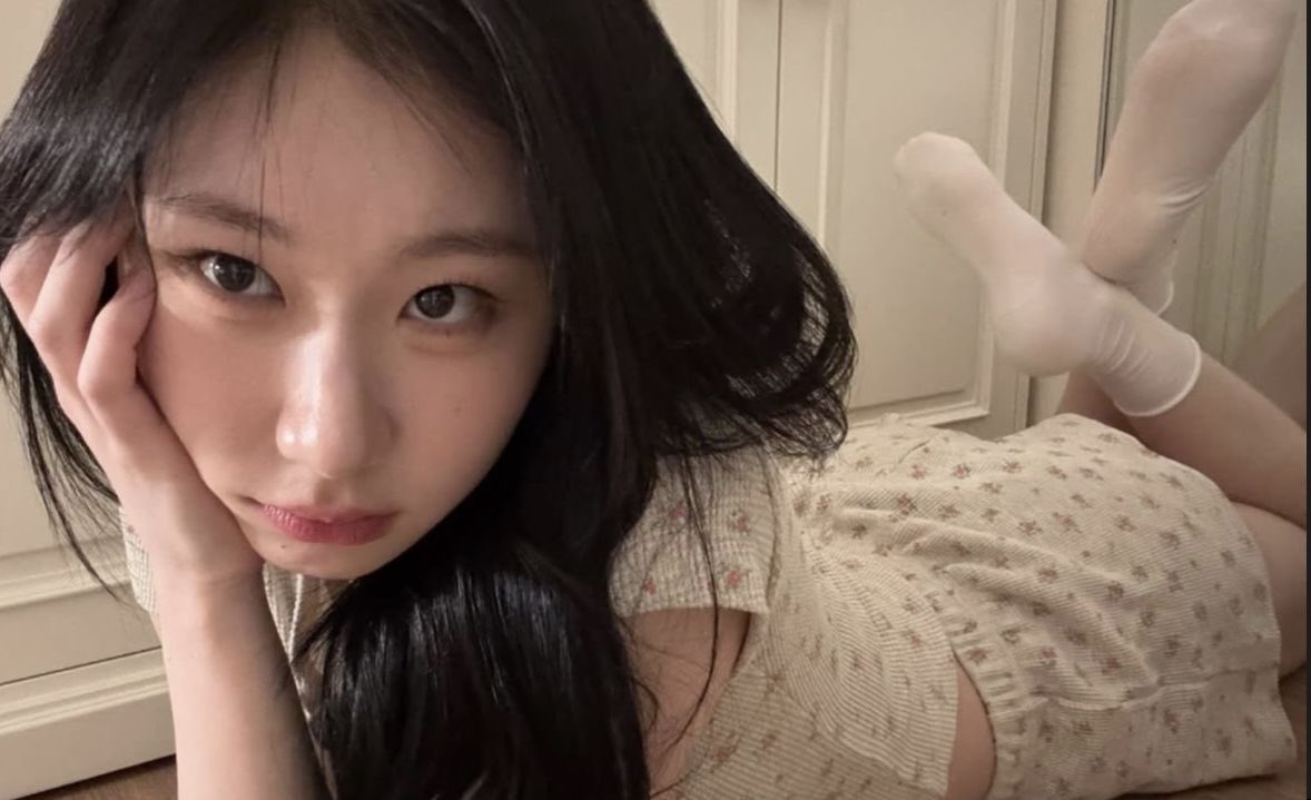 itzypopbase's tweet photo. ITZY’s Chaeryeong clarifies why she doesn’t separate her laundry by color:

“It’s not that I’m stupid…I’m just lazy.” https://t.co/Lriytidt8Z