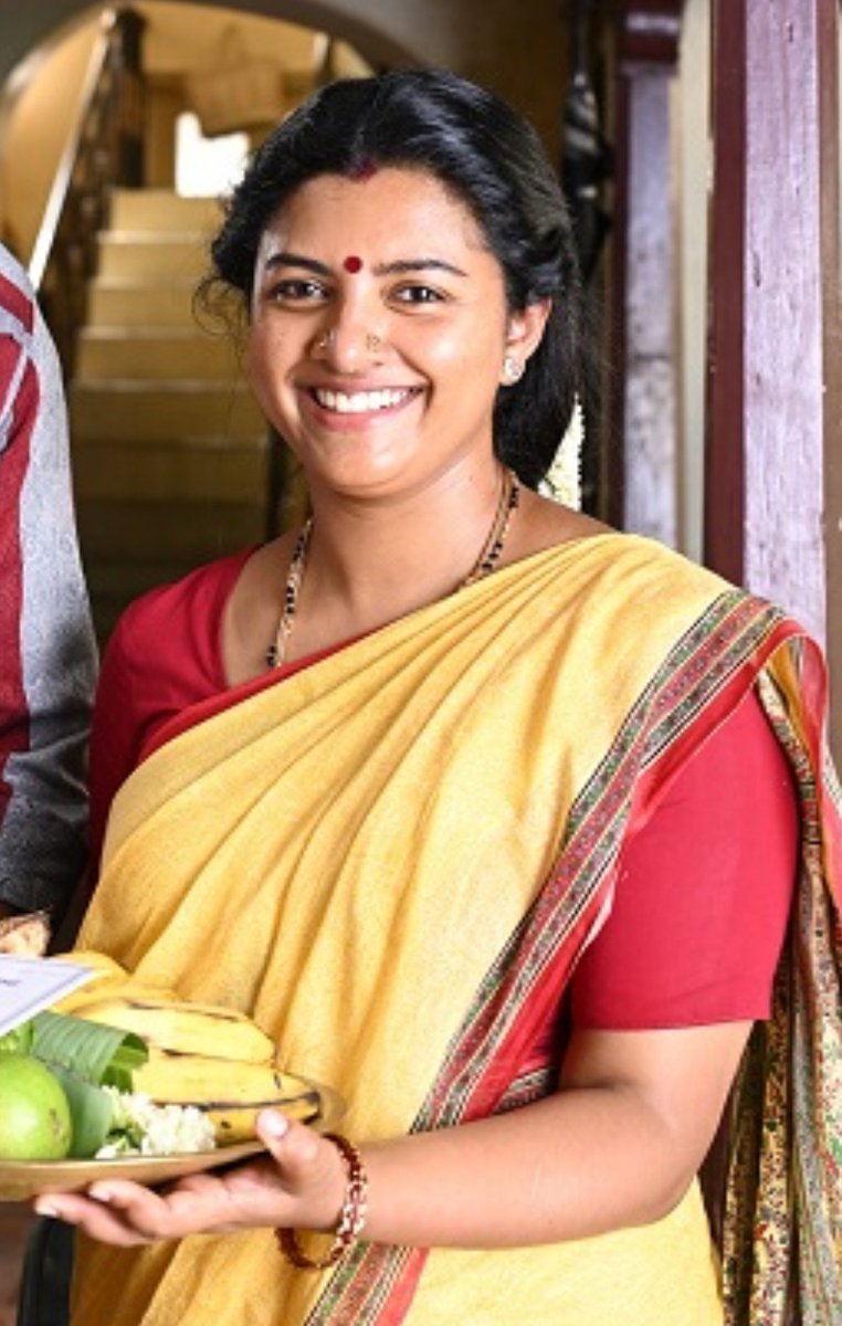 silkuhhhh's tweet photo. Baththa padam theatre le parkka rendu reason irukku onnu antha chinna thambi acting innonu Lijomal jose oda perutha kundi athuvum intha raw vana getup le summa poolu kilambita, pant mela kaiya vechi poola thechitu irunthen theatre le,Otha thaluk moluk nu iruppa soothati munda🍑 https://t.co/Lq80zmqlxx