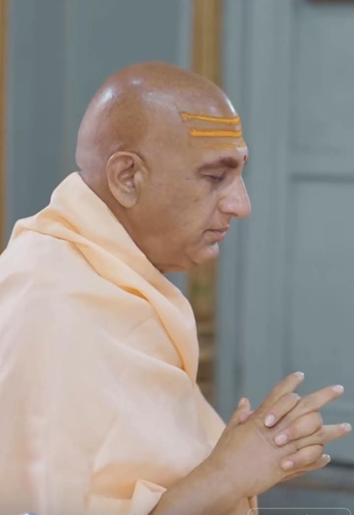 SharmaIlla's tweet photo. @AvdheshanandG @AcharyaSabha @HariharAshram @narendramodi @AmitShah @RSSorg @EkatmaDham @pushkardhami @yogrishiramdev @kishorekaya @FoundationLadli ।। श्वेताश्वतर उपनिषद् ।। 
स तन्मयो ह्यमृत ईशसंस्थो ज्ञः सर्वगो भुवनस्यास्य गोप्ता । 
य ईशेऽस्य जगतो नित्यमेव नान्यो हेतुर्विद्यत ईशनाय ।।१७।।

एकमात्र परमब्रह्म ही अमृतस्वरूप, सर्वज्ञ, सर्वव्यापक तथा सम्पूर्ण विश्व का नित्य रक्षक और परम नियन्ता है। https://t.co/ypiYf4O2IZ