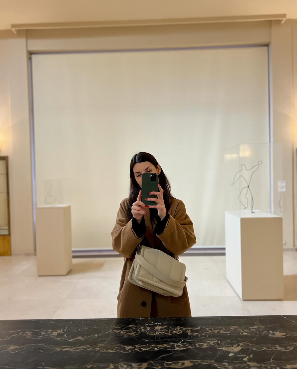 BordeDel8's tweet photo. From Saturday to Tuesday
1. A house you can only see at @fundacao_serralves
2. Shameless selfie
3. Great spot, incredible food at @epocaporto
4. Art, design, and culture in one place at @materia_prima_porto https://t.co/SbrxORxvwa