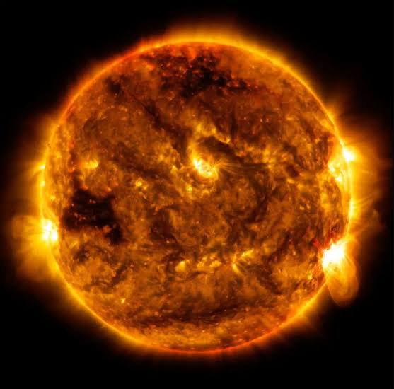 IINuMnUMII's tweet photo. Abro hilo queriendo funar a este pendejo.
Entiendo que nos da luz cada dia y asi no nos moriremos en una era de hielo eternamente dolorosa.
Pero cada que cambia el clima me da algo, provocando que me enferme y estando mas tiempo en cama que disfrutando mi corta y miserable vida. https://t.co/sxucv6ZtAL