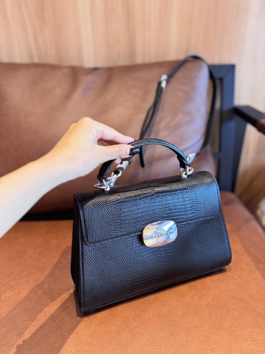 HAZEMMASTER's tweet photo. Coach Eliza’s top handle: Croc https://t.co/Q8UsalIjXU