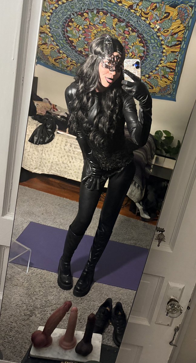 jadethorn126's tweet photo. Tell me—do you want a woman who’s sweet to you, or one who knows exactly how to handle you? 🤔😉🤫 https://t.co/FuPpHuVbka