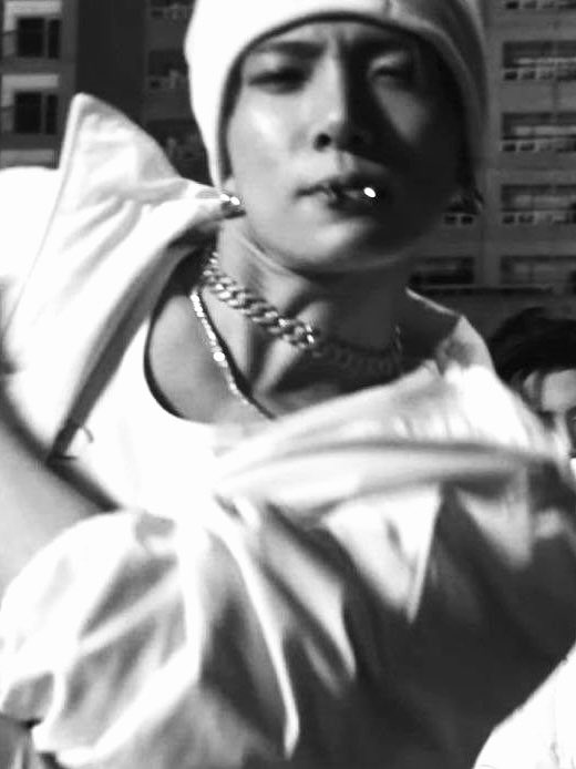 dollevanie's tweet photo. pierced outside heeseung was a cultural reset https://t.co/LKa9luLoUY