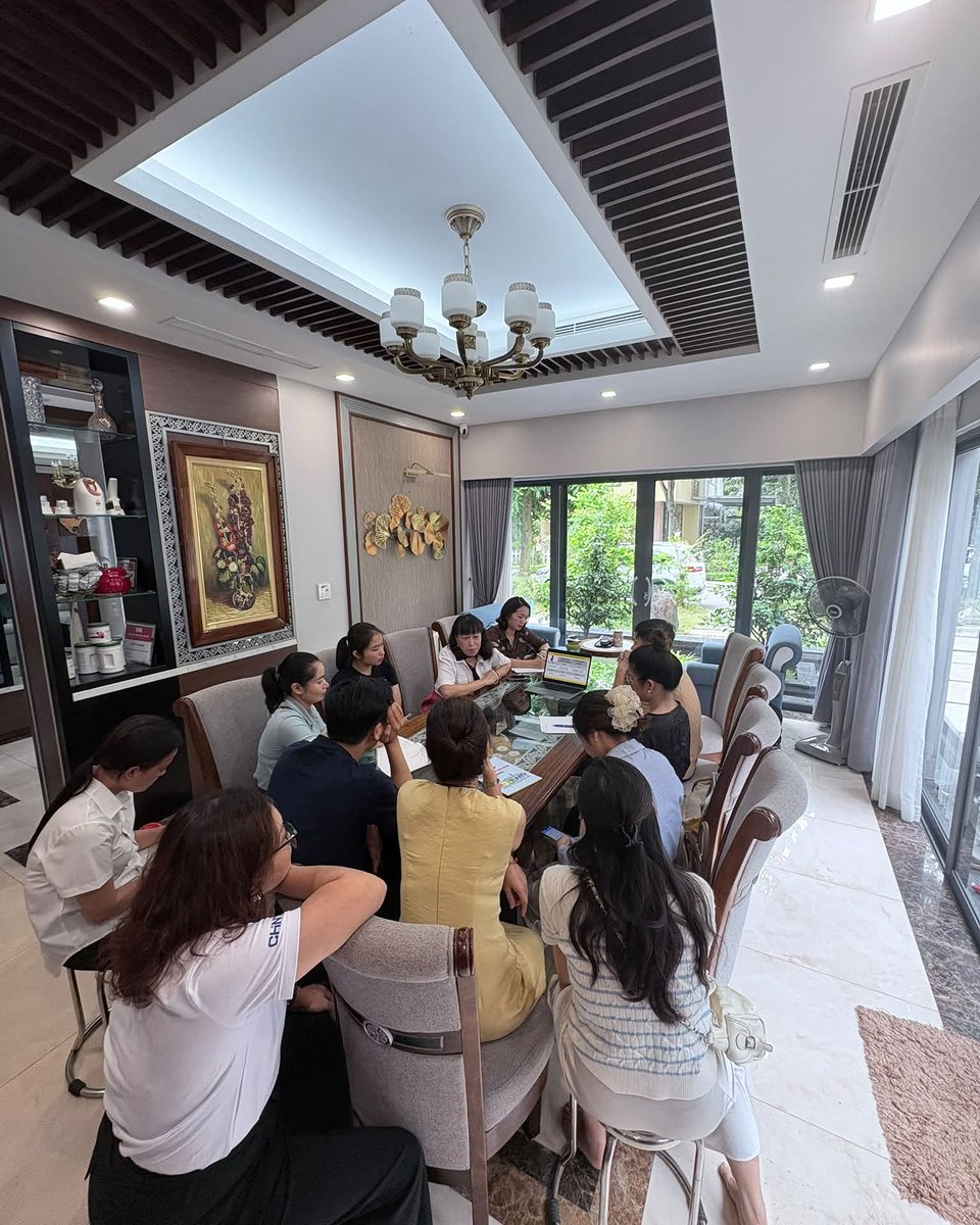 claurin06's tweet photo. Đừng vì cuộc sống vô thường mà ngừng phấn đấu. Chính vì vô thường, ta càng phải trân trọng từng phút giây. Tiền và nhà không khó bằng việc có thời gian để tận hưởng chúng. Thời gian mới là thứ đắt đỏ nhất. https://t.co/IOkeWJCFbC