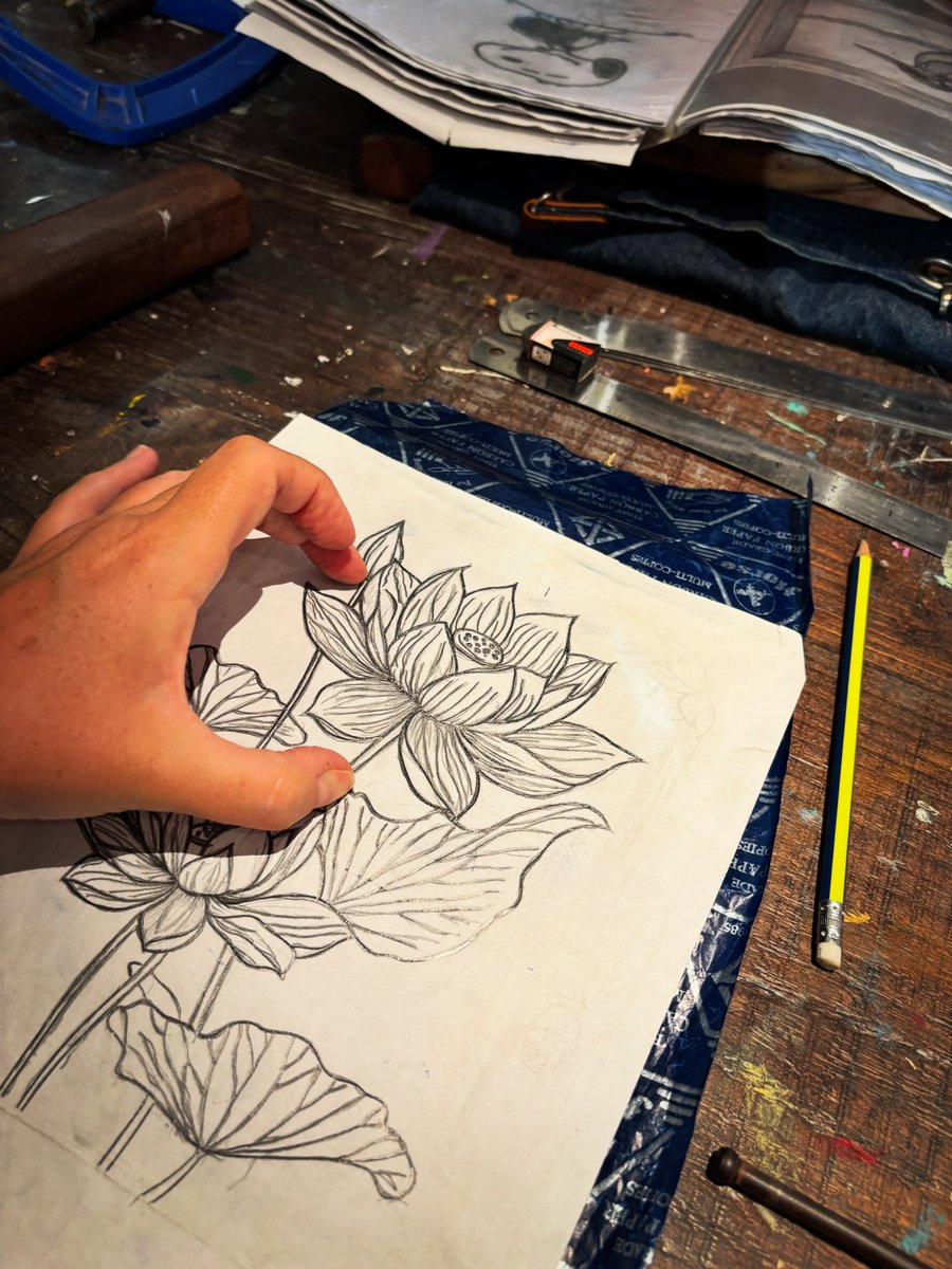 Astak100's tweet photo. Noch ein Highlight in Saigon: Vietnamesisches Holzschnitzen in einem ruhigen Atelier. Der Duft von Holz, konzentrierte Handarbeit und jede Menge Spaß. Vielleicht wird daraus sogar ein neues Hobby zu Hause. https://t.co/kvV9dJ528s
