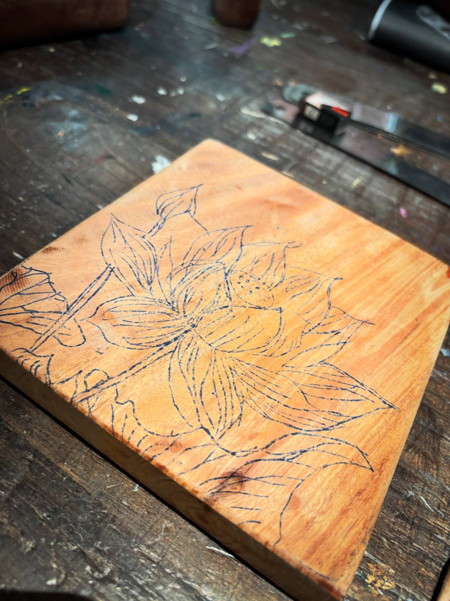Astak100's tweet photo. Noch ein Highlight in Saigon: Vietnamesisches Holzschnitzen in einem ruhigen Atelier. Der Duft von Holz, konzentrierte Handarbeit und jede Menge Spaß. Vielleicht wird daraus sogar ein neues Hobby zu Hause. https://t.co/kvV9dJ528s
