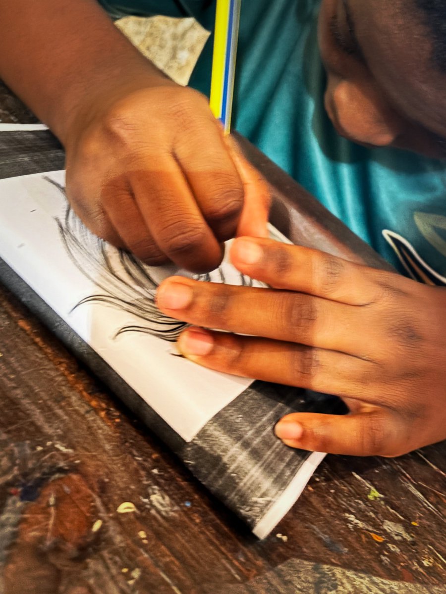 Astak100's tweet photo. Noch ein Highlight in Saigon: Vietnamesisches Holzschnitzen in einem ruhigen Atelier. Der Duft von Holz, konzentrierte Handarbeit und jede Menge Spaß. Vielleicht wird daraus sogar ein neues Hobby zu Hause. https://t.co/kvV9dJ528s