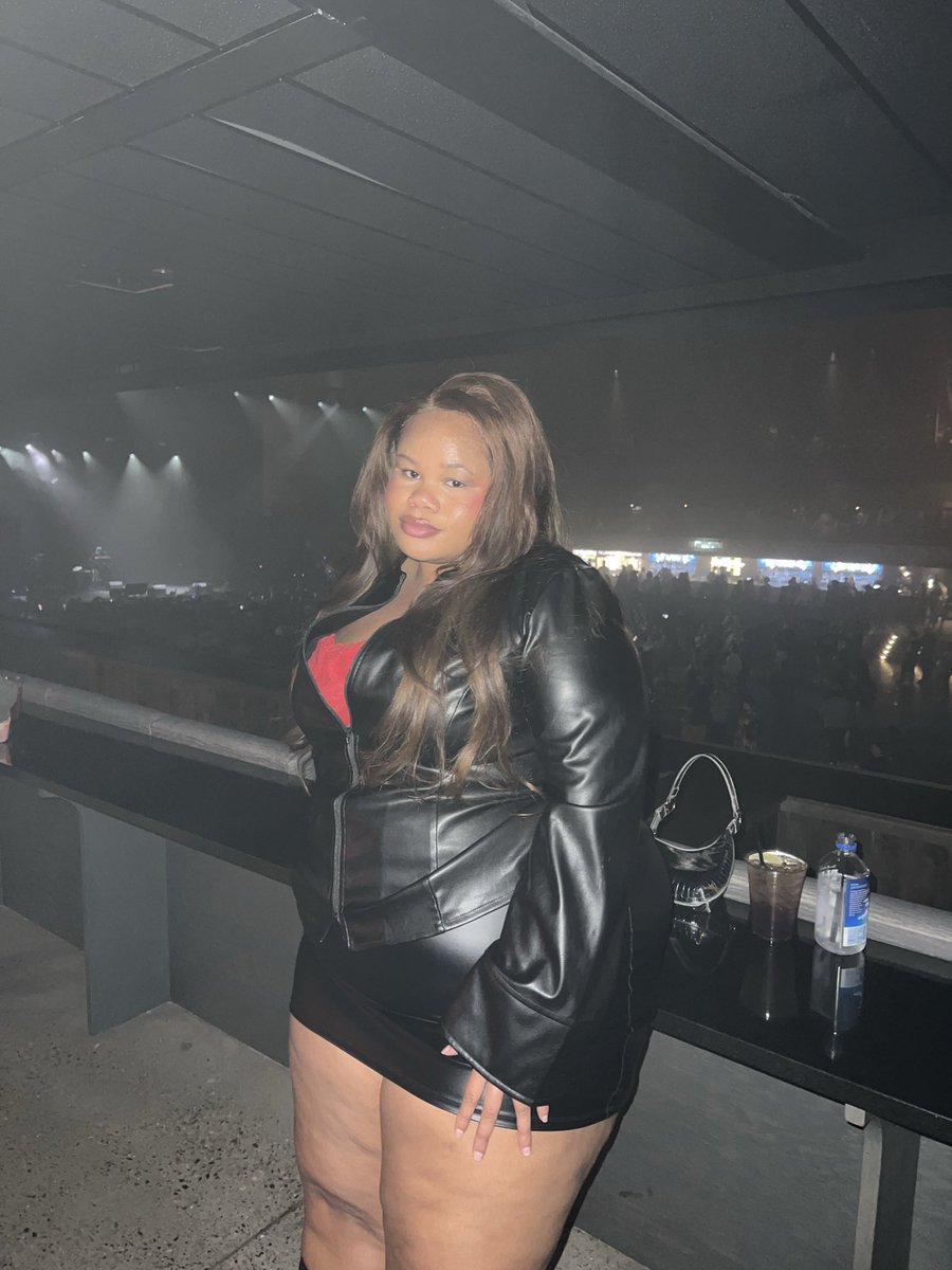 puffpuffpowa's tweet photo. im tipsy enough to let this slide. enjoy https://t.co/b4sAe5nF11
