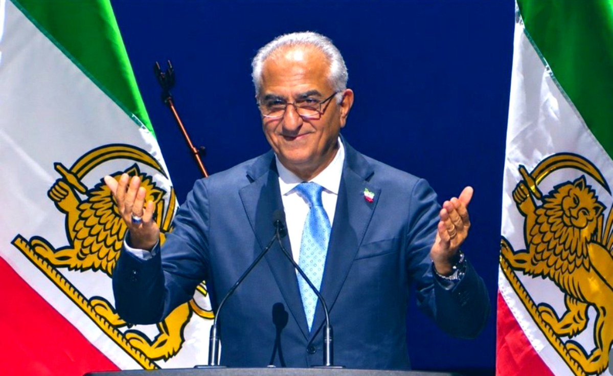 poonehshseyed's tweet photo. As an Iranian, I stand with @PahlaviReza and his call for international unity against the Islamic Republic.

Iranians are fighting for freedom, dignity, and a future of their own choosing. Ending this regime is essential for a free Iran and a more peaceful, secure region. https://t.co/jscApP60LH