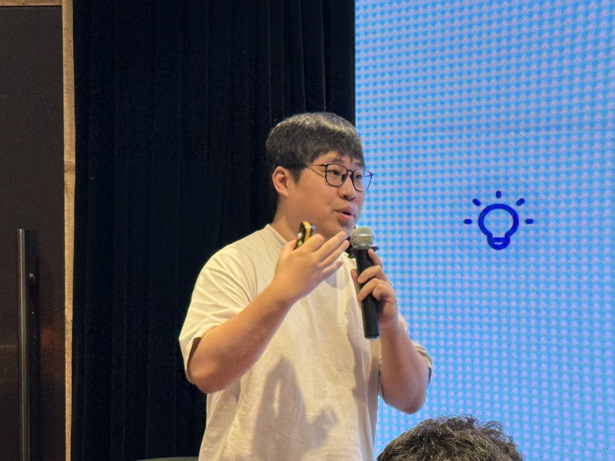 chatandbuild's tweet photo. @OpenAI takes the stage at Bring Your Own Brain.
Sun Weiran, Applied AI Engineer Lead at OpenAI shows the world the imporant presence of @livingbrain on @ChatGPT and Codex.
#BringYourOwnBrain #LivingBrain https://t.co/GKCMDzsf5j