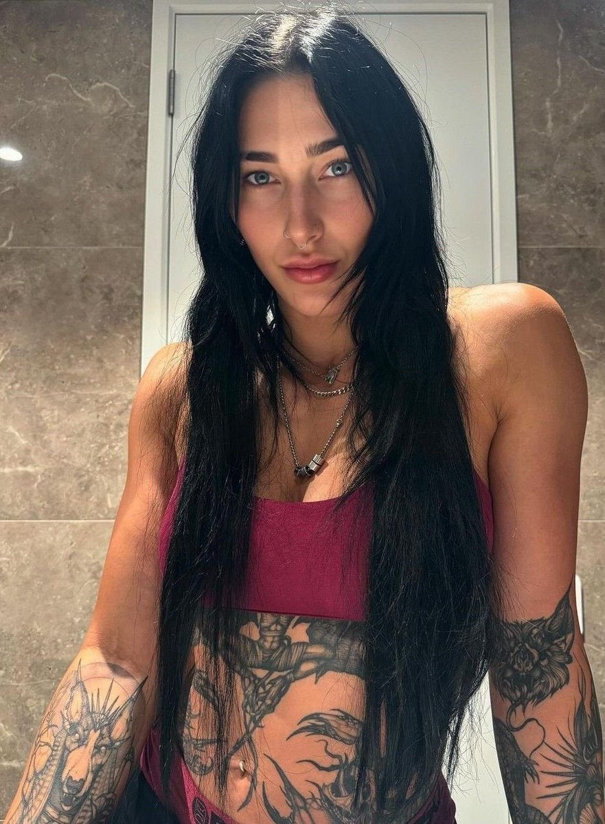 shei94760147657's tweet photo. #RheaRipley Wow, look at her hair!🥺 https://t.co/FAuiQQDHZM