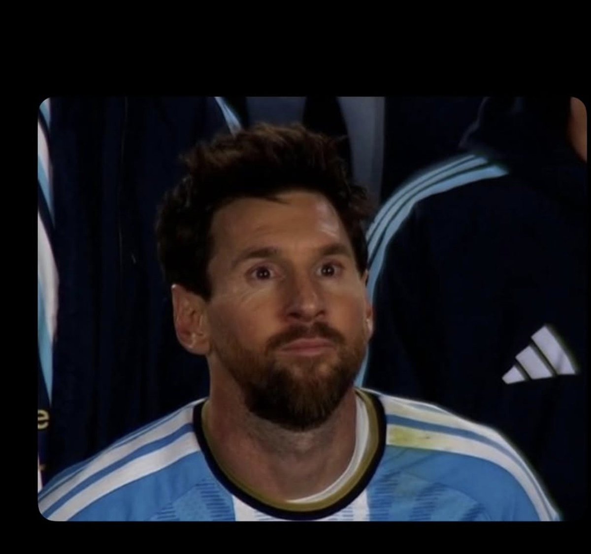 CanadianWorry's tweet photo. el disocie de Messi viendo a los drones poner "sancor seguros" jsjsjsjsjd https://t.co/UvFiUUR0nN