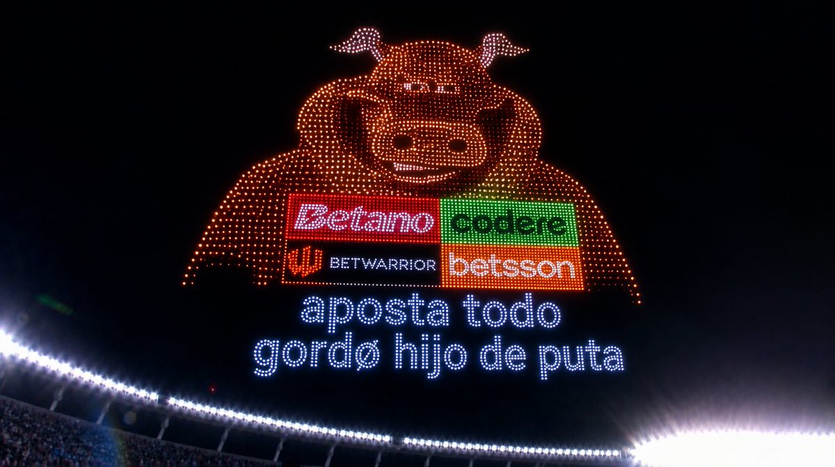 EdeEmiliano_'s tweet photo. El show de drones si lo estiraban un poco mas: https://t.co/5gp1FFN9am
