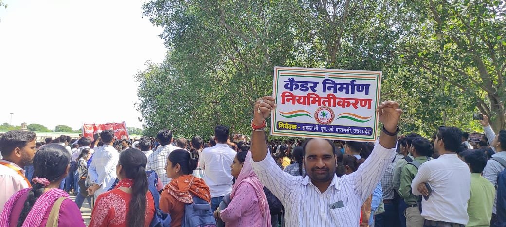 ShipraS63132's tweet photo. https://t.co/TLoTvb6US4माननीय महाराज जी, उत्तर प्रदेश में स्वास्थ्य विभाग के संविदा CHO की समस्याएँ आज भी जस की तस हैं।
लखनऊ के ईको गार्डन में ये युवा अपने अधिकार और न्याय के लिए लगातार आवाज उठा रहे हैं।
लंबे संघर्ष के बावजूद अब तक इनकी मांगों पर कोई ठोस समाधान नहीं हुआ है। https://t.co/AxftStOrGS