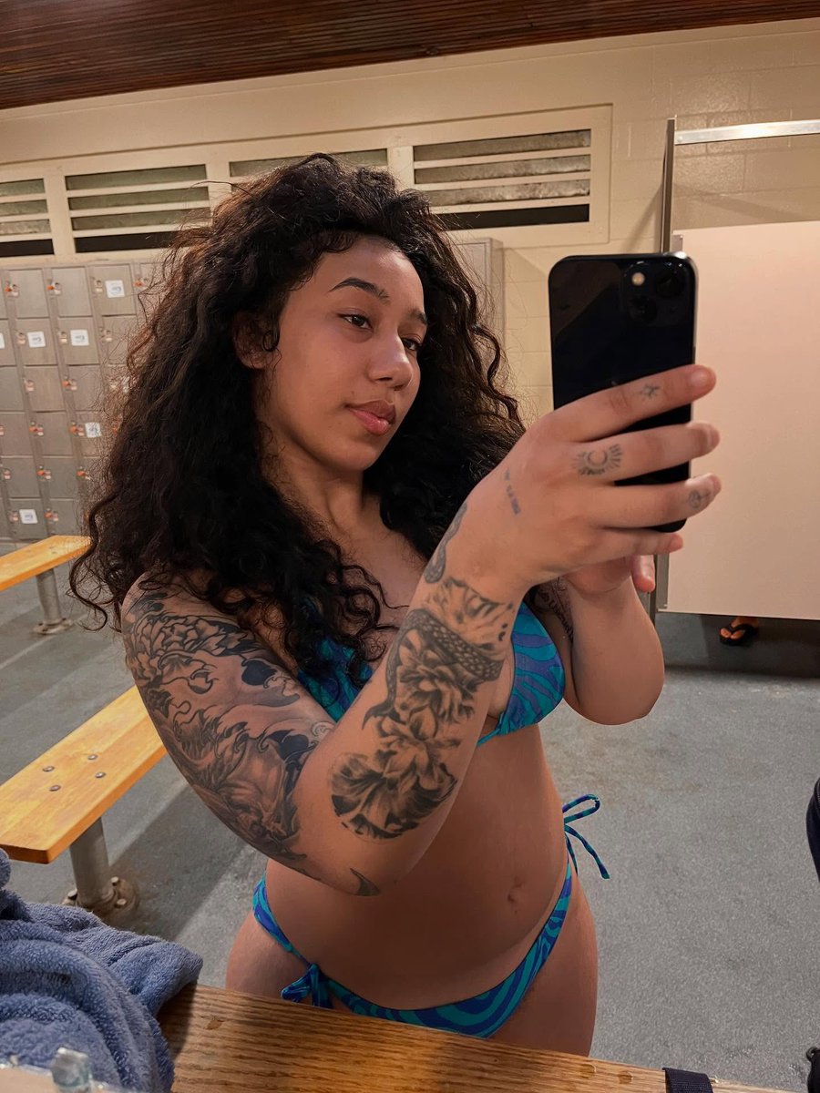 FxckSlutzZz's tweet photo. Who Has Her!? https://t.co/16ZDXe7cma