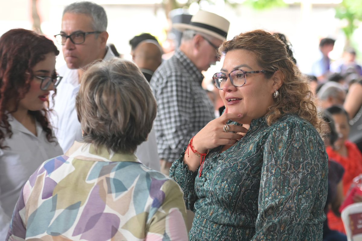 Yuriddhh's tweet photo. Hoy acompañamos a @arturomedinap en el acto de reconocimiento por los hechos ocurridos en Poza Rica en 1958.

La memoria, la verdad y el reconocimiento público son pasos fundamentales para reparar y dignificar a las víctimas.

Recordar también es cuidar el futuro: reconocer lo ocurrido nos permite avanzar hacia una sociedad que no olvida y que aprende de su historia.

#LosGoyos