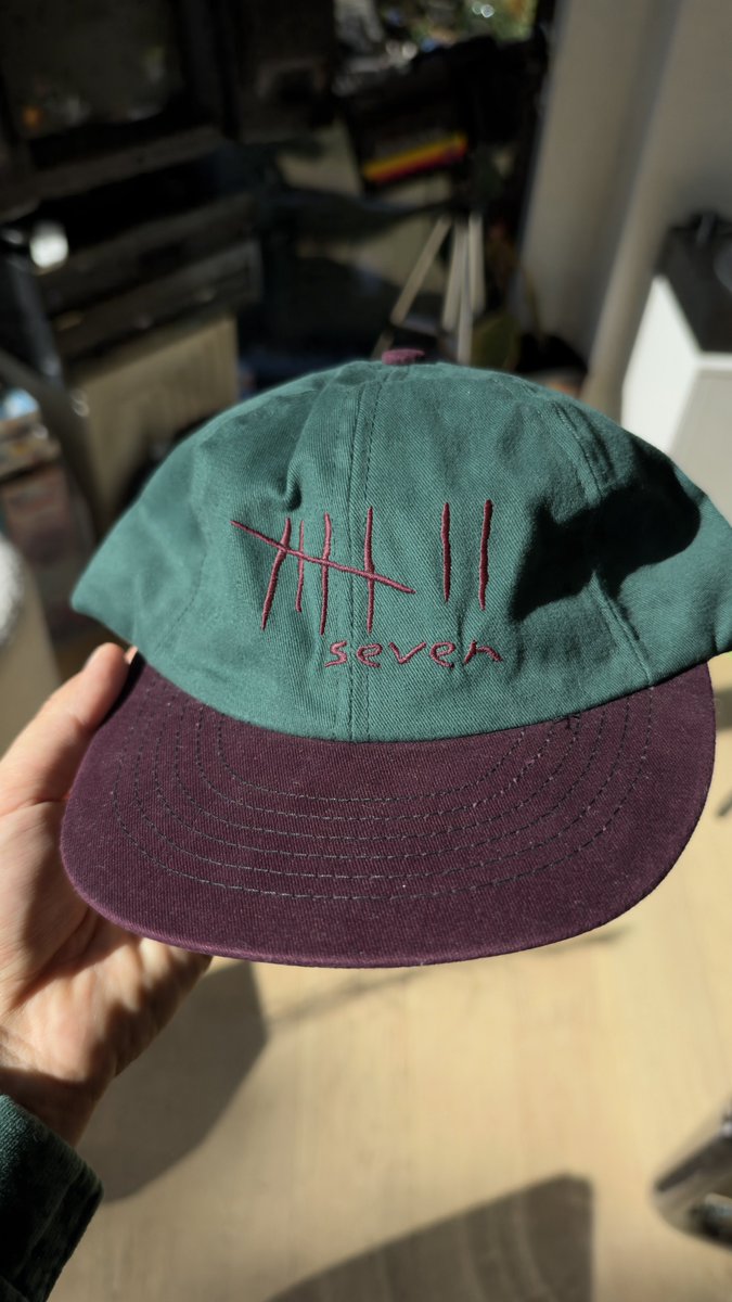 imPatrickT's tweet photo. an original 1995 promotional hat for David Fincher’s SE7EN. 

you’ll never out hat me. https://t.co/S9ReCCniGA