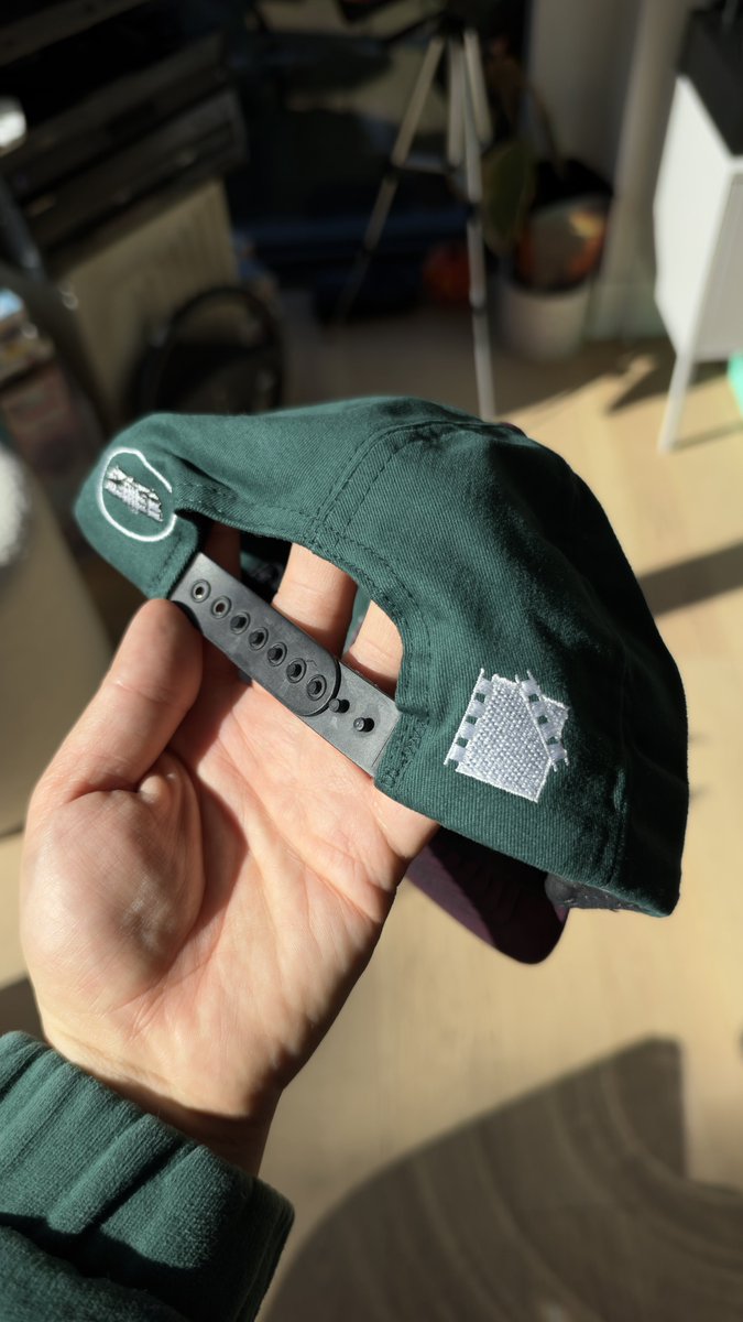 imPatrickT's tweet photo. an original 1995 promotional hat for David Fincher’s SE7EN. 

you’ll never out hat me. https://t.co/S9ReCCniGA