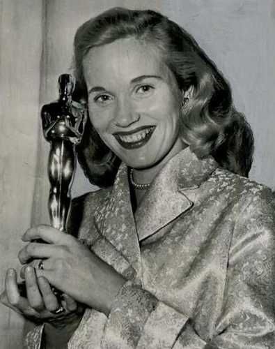 MarkWindow1's tweet photo. Eva Marie Saint
1924-2026
Rest In Peace

Oscar winner for Best Supporting Actress in her film debut 71 years ago for ON THE WATERFRONT (1954), she also appeared in Hitchcock's classic NORTH BY NORTHWEST (1959). An incredible life of longevity ends at 102. https://t.co/Vwaie7JNv5