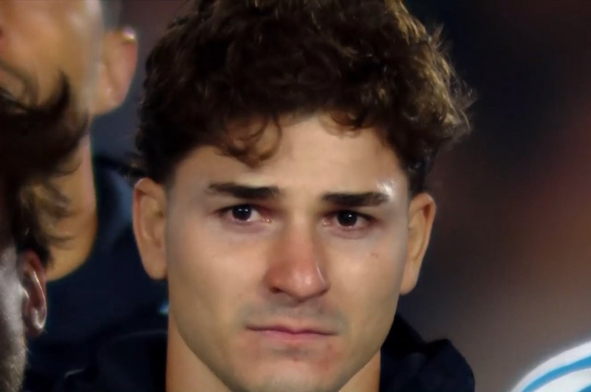 worldcup2o22's tweet photo. they lost their father 😭 https://t.co/XqufZR1nF6