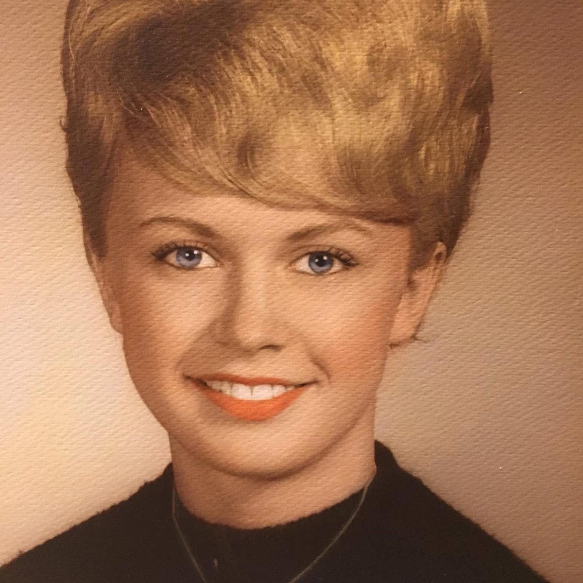 Miracle4Mom's tweet photo. On a day when we look back on Mom’s life, here’s a vintage photo of her in all her beauty! Hard to believe it’s been 12 years since we said goodbye. You may have left this world, but you never left our hearts 💕 #miracleformom #CurePSP #braindisorder #braindisease https://t.co/vyExWAmfJd