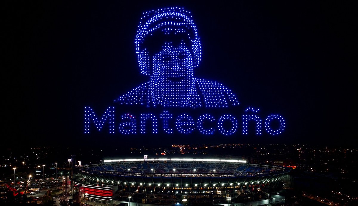 slvrv1899's tweet photo. El mensaje que armaron los drones en la despedida de Messi, que locura... https://t.co/0GRbrlXqRM