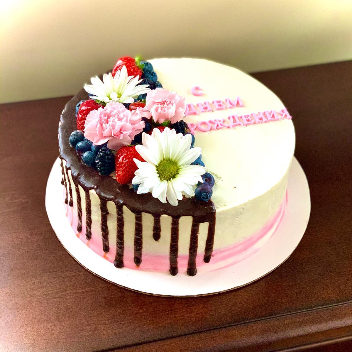 mitGV9's tweet photo. Cake for Alexandra! https://t.co/axWEh2SXyC