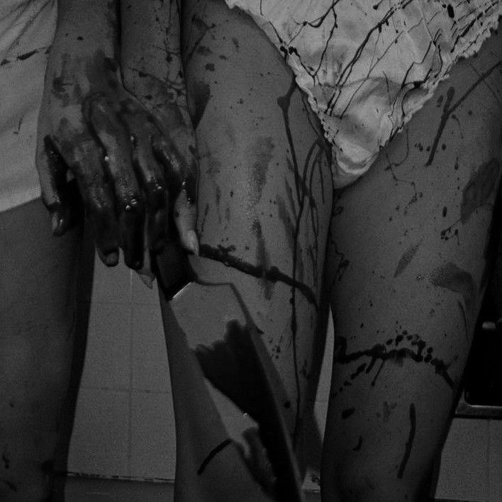 aurasnightmares's tweet photo. make me pretty for halloween? 🖤🩸 https://t.co/uy3H8MmANs